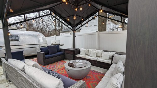 Sunny & Spacious 2BD, 1BA WFH Apt-Huge Yard & Patio