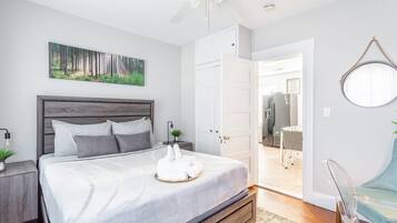 2 bedrooms, desk, iron/ironing board, travel crib