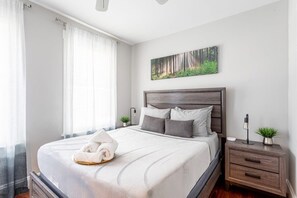 3 bedrooms, desk, iron/ironing board, travel cot
