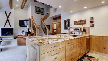 Condo, 3 Bedrooms | Interior