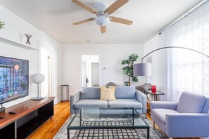 TV, fireplace, offices - The B&W Haven: Stylish 3BR Escape with Private Office by LI Ferry (Bridgeport)