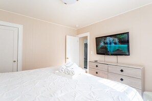 3 bedrooms, iron/ironing board, travel crib, WiFi