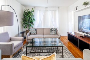 TV, fireplace, offices - The B&W Haven: Stylish 3BR Escape with Private Office by LI Ferry (Bridgeport)