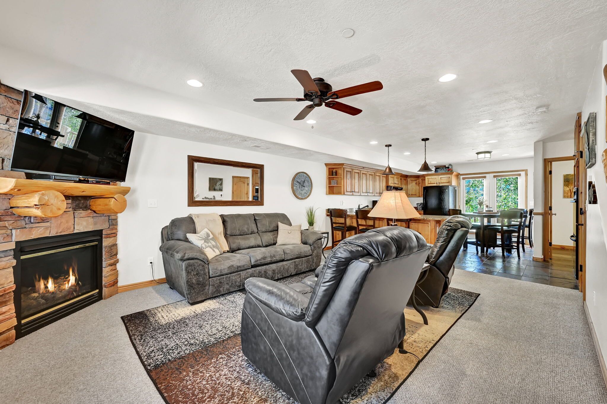 TV, fireplace, offices