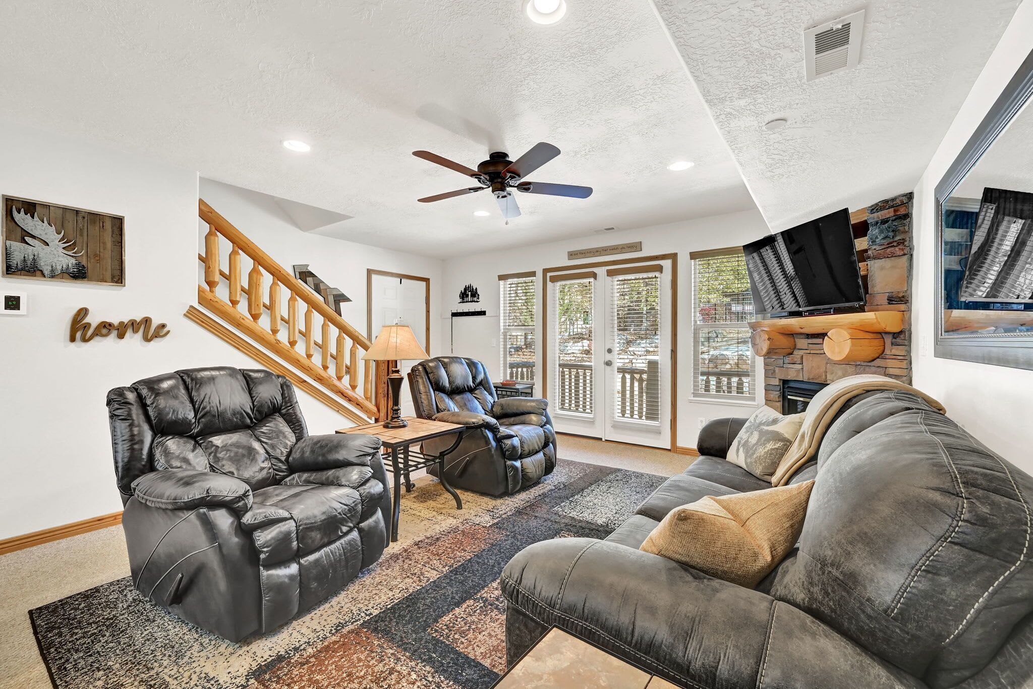 TV, fireplace, offices