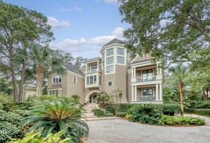 Exterior - Enviable location, pool with breathtaking scenery at every turn. (Kiawah Island)