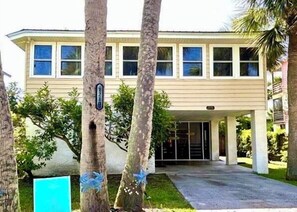 Exterior - Dog-friendly! Unique Home, separate lower suite, 5-block walk to the beach (Tybee Island)