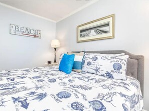 3 bedrooms, iron/ironing board, free WiFi, bed sheets - Dog-friendly! Unique Home, separate lower suite,  5-block walk to the beach (Tybee Island)