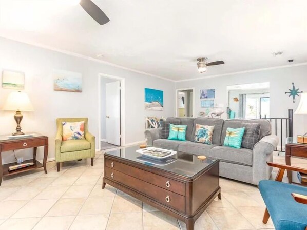 Smart TV - Dog-friendly! Unique Home, separate lower suite,  5-block walk to the beach (Tybee Island)