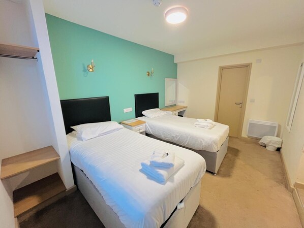 Twin Room | Free WiFi - The Talbot Hotel (Stourbridge)