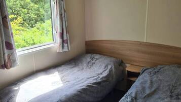 Cabin | 2 bedrooms, iron/ironing board, WiFi (free), bed sheets