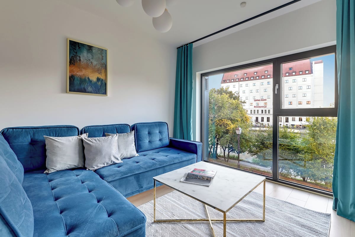 Deluxe appartement, uitzicht op rivier | 1 slaapkamer, hypoallergeen beddengoed, individueel gedecoreerd