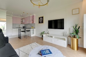 Apartamento superior, vista para o rio | 1 quarto, roupas de cama antialérgicas, individualmente decorados