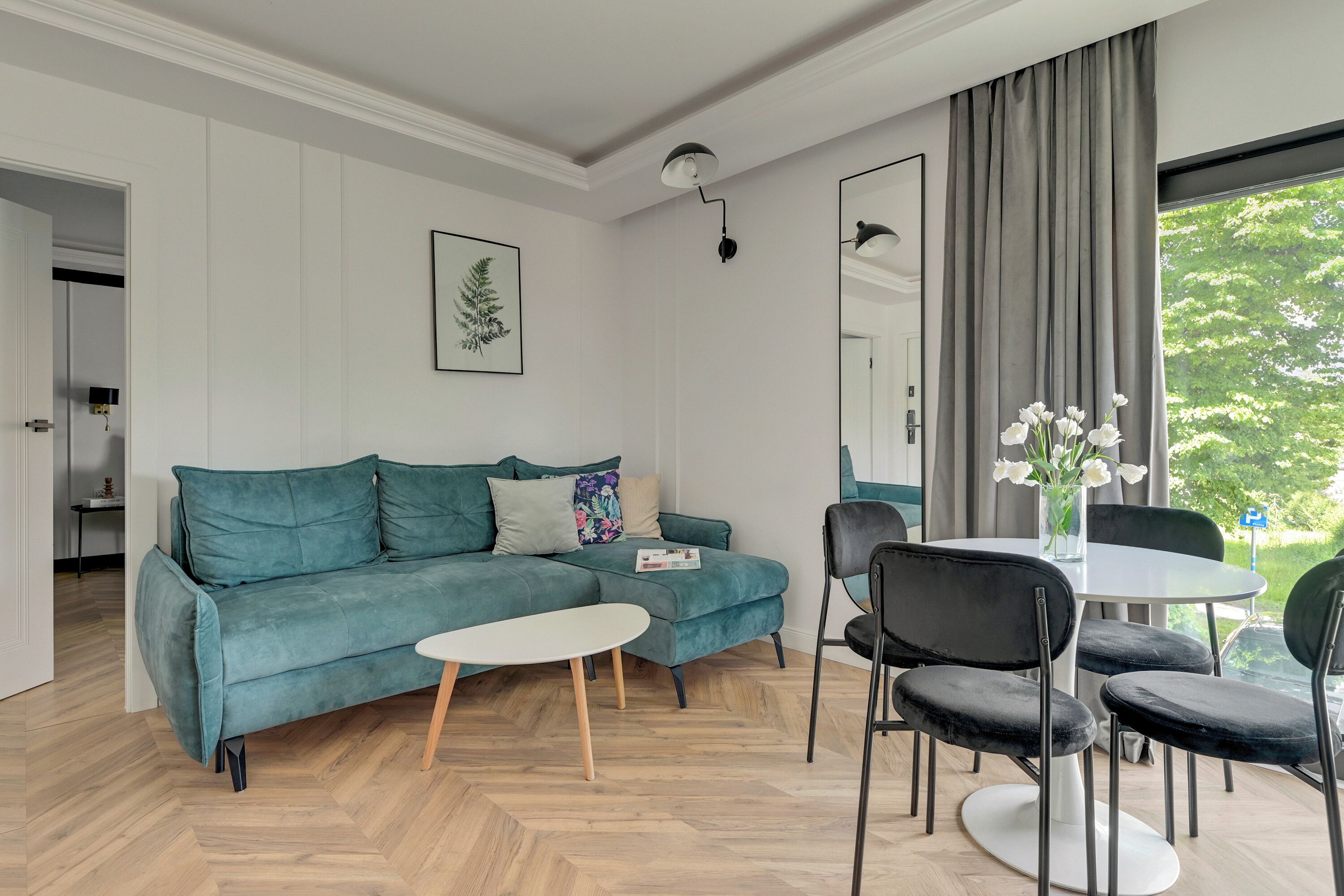 Apartemen Deluks, 1 kamar tidur | Area keluarga | Televisi plasma 50-inci dengan saluran TV kabel dan Netflix