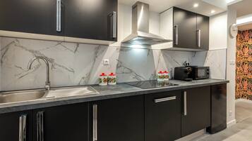 Refrigerador, horno, placa de cocina, tostadora