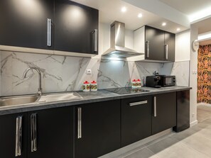 Fridge, oven, stovetop, toaster