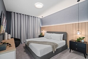 5 bedrooms, desk, iron/ironing board, free WiFi