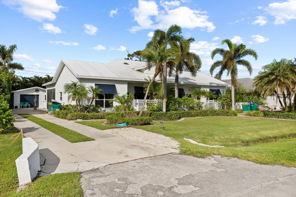 Photo 11 of Charming Beach Bungalow