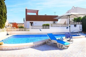 Outdoor pool - Villa - pool and air conditioning situated on Camposol A, Mazarron, Murcia. (Mazarrón)