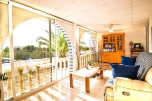 TV - Villa - pool and air conditioning situated on Camposol A, Mazarron, Murcia. (Mazarrón)