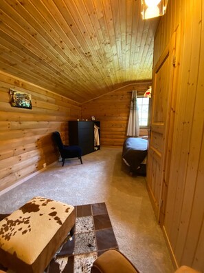 5 bedrooms, iron/ironing board, WiFi, bed sheets