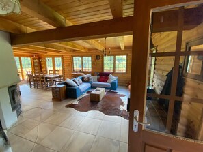 Smart TV, fireplace - FOR QUIET LOVERS WITH A VIEW (MISSION)