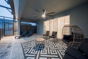 Interior - Luxury 10 Bed w/Pool, Home Theater, & Gameroom! (Davenport)