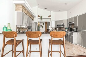 Fridge, microwave, oven, stovetop - The Robins Nest|Lakefront Home w/ Pool & Theater (Odessa)