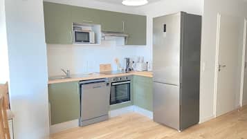 Fridge, microwave, oven, dishwasher