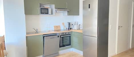 Fridge, microwave, oven, dishwasher
