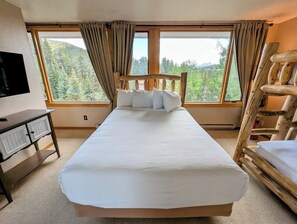 2 chambres, fer et planche à repasser, Wi-Fi, draps fournis