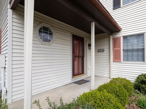 Exterior detail - Downtown Oxford | Outdoor Dining | Character Filled (Oxford)