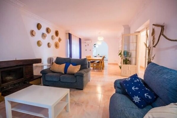 Televisie en een open haard