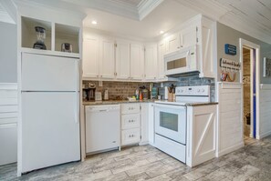 Fully furnished and equipped kitchen