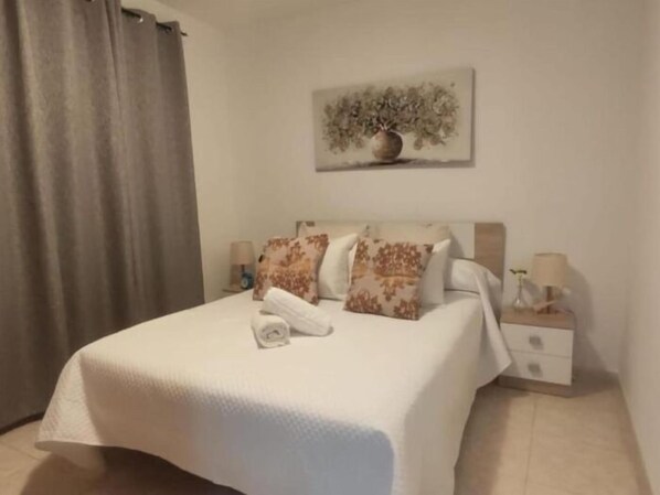 1 bedroom, iron/ironing board, bed sheets - Expoholidays villasara (Aguadulce)