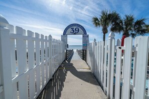 Property grounds - The Turtle Nest – Resort Condo w/ Pool! (Panama City Beach)