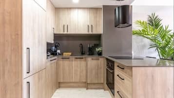 Fridge, microwave, oven, coffee/tea maker