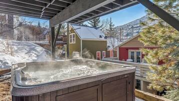 Bain à remous extérieur