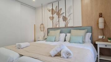 1 dormitori, planxa i posts de planxar, Internet i roba de llit