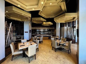 Dining - Calming Queens | Ski-In/Ski-Out (Park City)