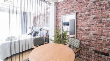 Tabla de planchar con plancha, Internet, ropa de cama