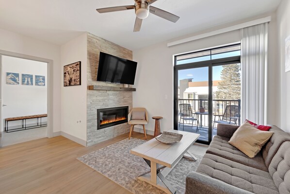 TV, fireplace