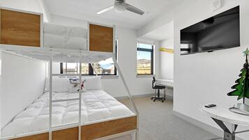 2 bedrooms, desk, internet, bed sheets