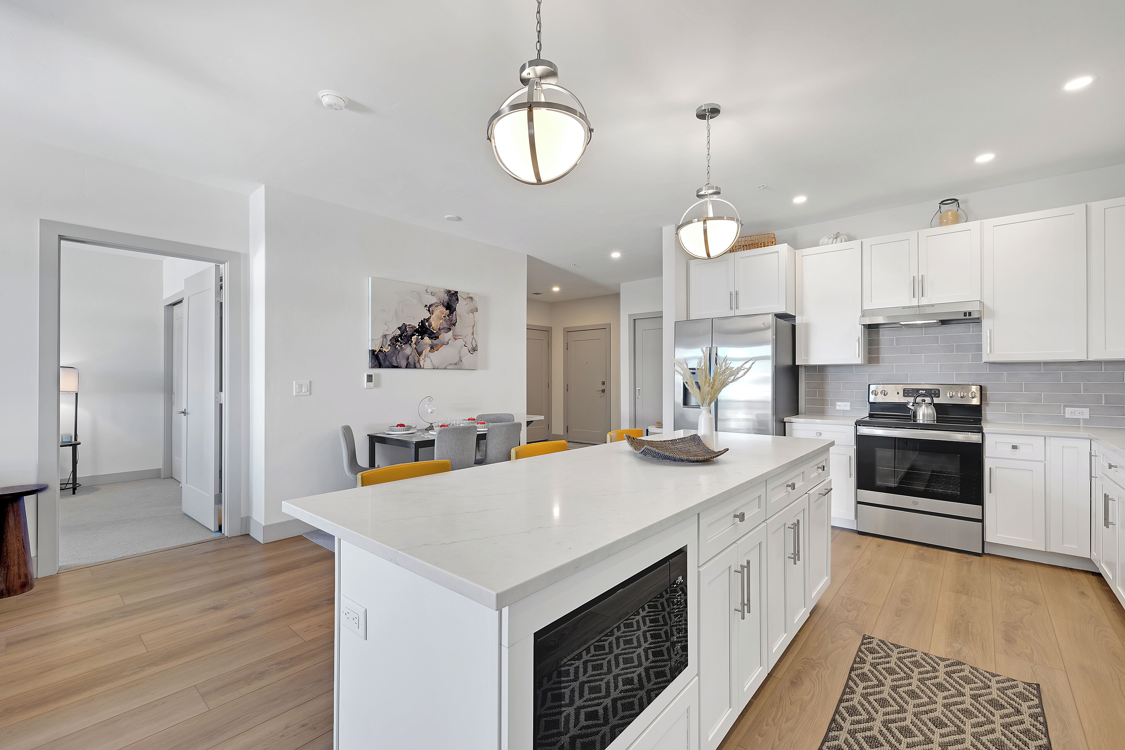 Refrigerador, microondas, horno y parrilla de estufa 