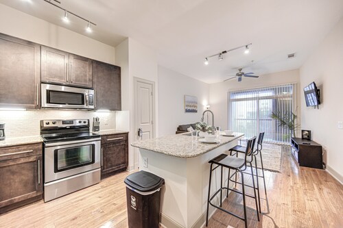 Lavish 1BR apartment with AC, fitness room, WiFi, Pet-friendly