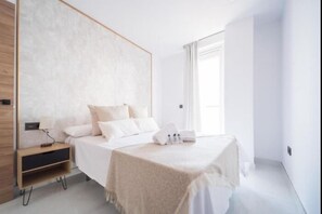 3 habitaciones, acceso a internet y ropa de cama