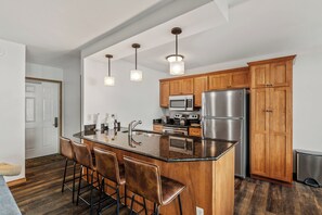 Fridge, microwave, oven, stovetop - Phoenix 221 – Stylish Comfort Across from Steamboat Resort! (Steamboat Springs)
