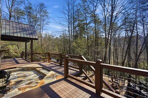 Terrace/patio - Minutes from downtown Blue Ridge Hot Tub & Game Room! (Blue Ridge)