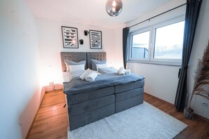 2 bedrooms, iron/ironing board, WiFi, bed sheets - Mihalca® | Panorama Suite Bibertal  (Bibertal)
