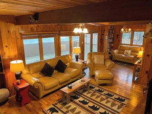 TV, fireplace, foosball - Gated Golf & Lake community - North GA Mountains! (Jasper)